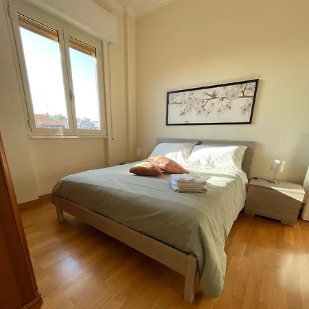 Mon-tis Paolo V - Vicino Metro Cornelia Apartament *